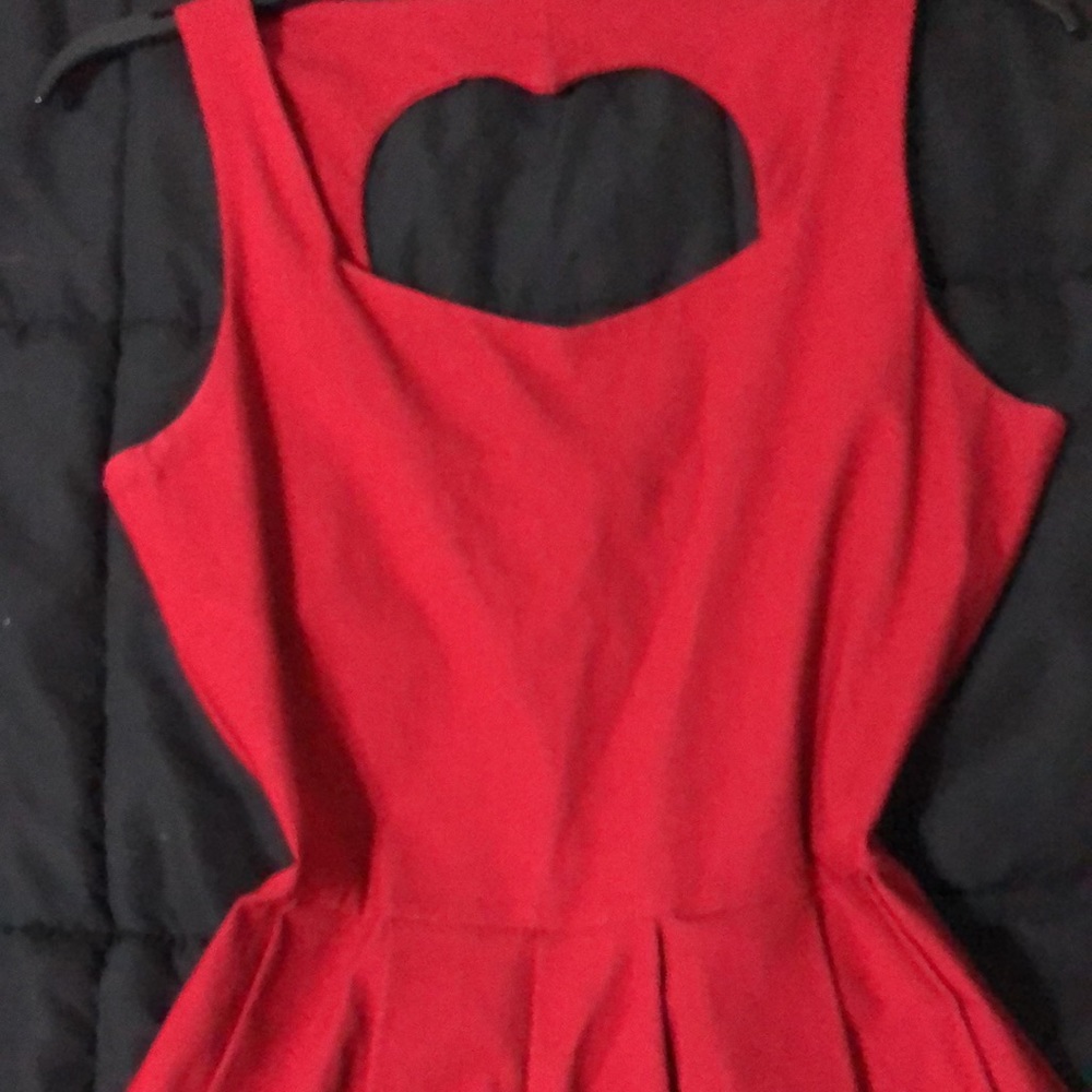 Cute red dress! - Picture 2 of 6